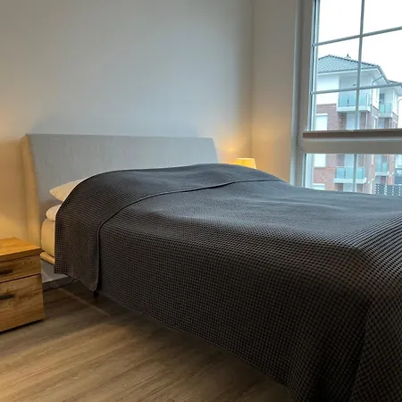 4 Apartment *